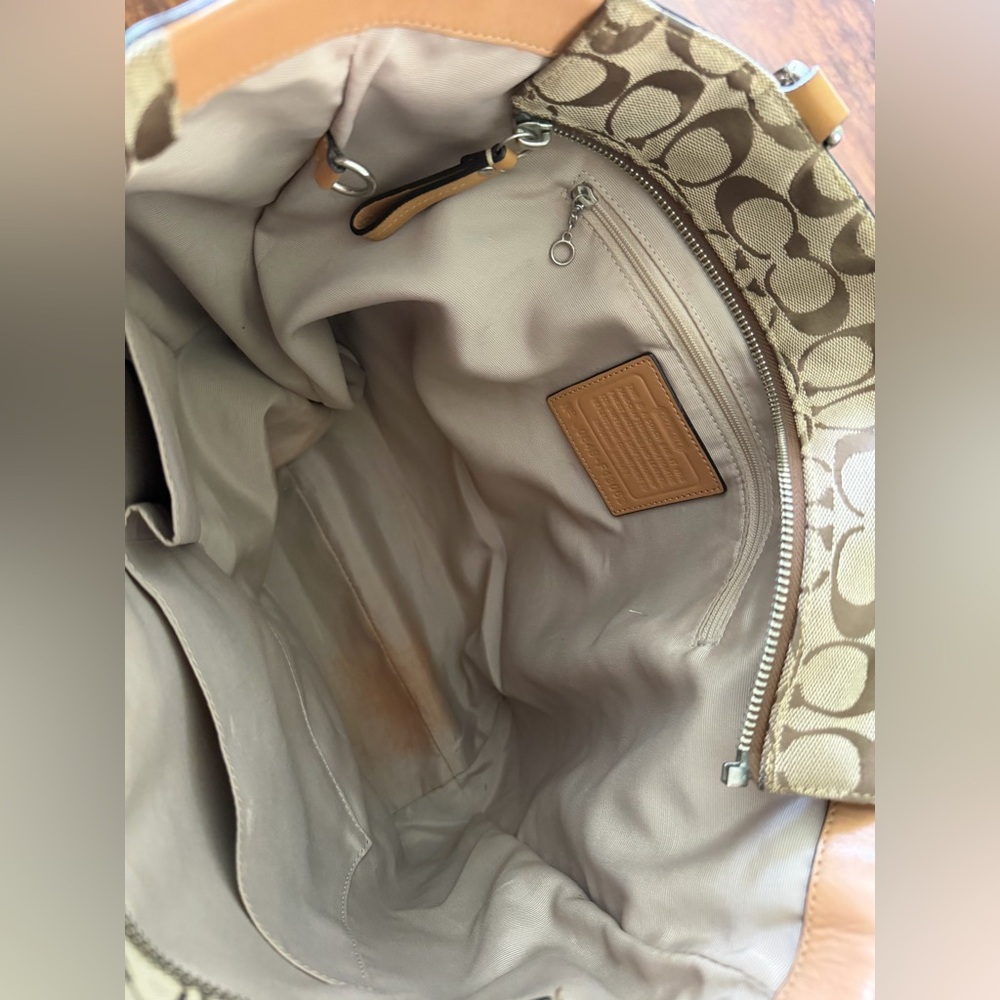 Coach bag, gently used. Last customer canceled order so it’s still available - Picture 6 of 8